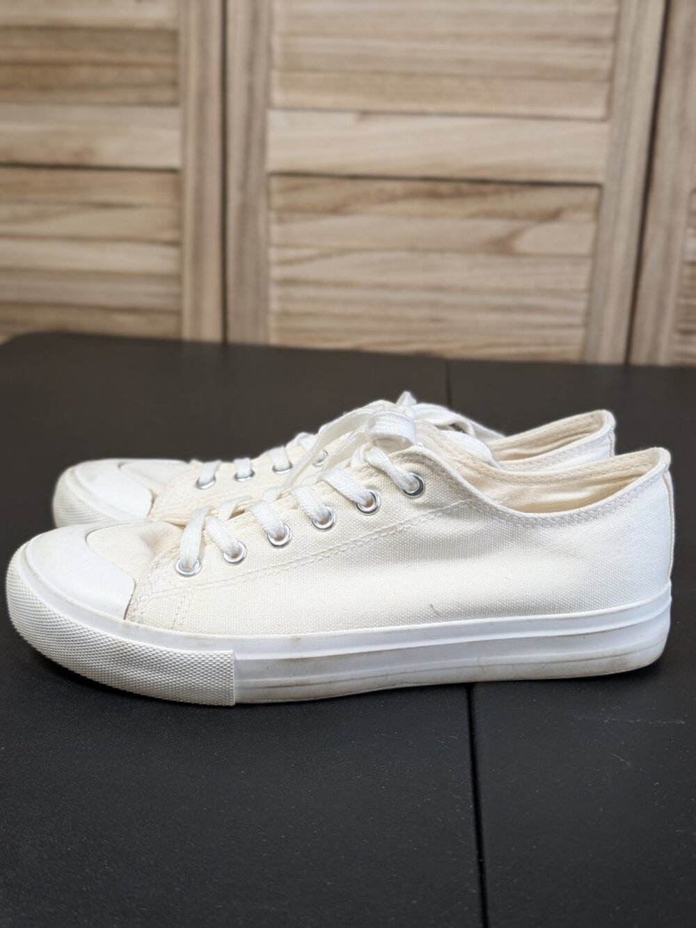 Jenn Ardor Classic White Canvas Low-Top Sneakers Size 8.5